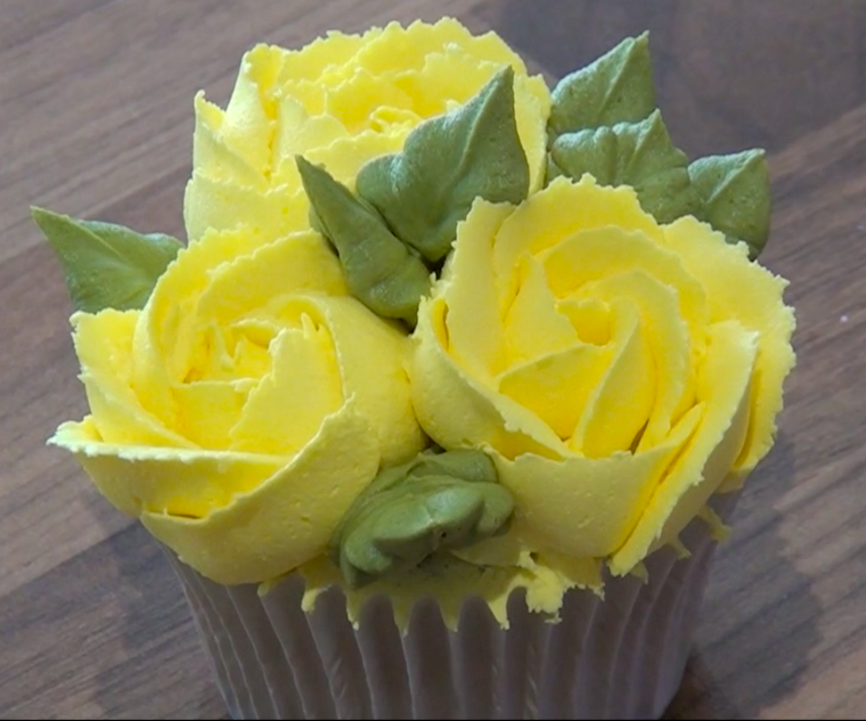 Pipe American Buttercream Leaves Online Video Buttercream Tutorial